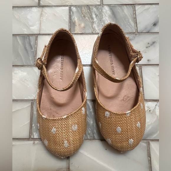 SOMETHING NAVY Toddler Yellow and White Dot Mary Jane’s - size 7 - Picture 3 of 10